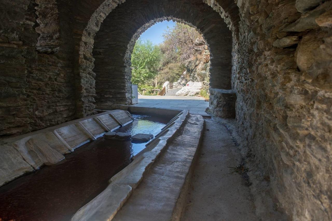 "Aura" Apt In Stone Tower 1690 • Andros Aidonia  المظهر الخارجي الصورة
