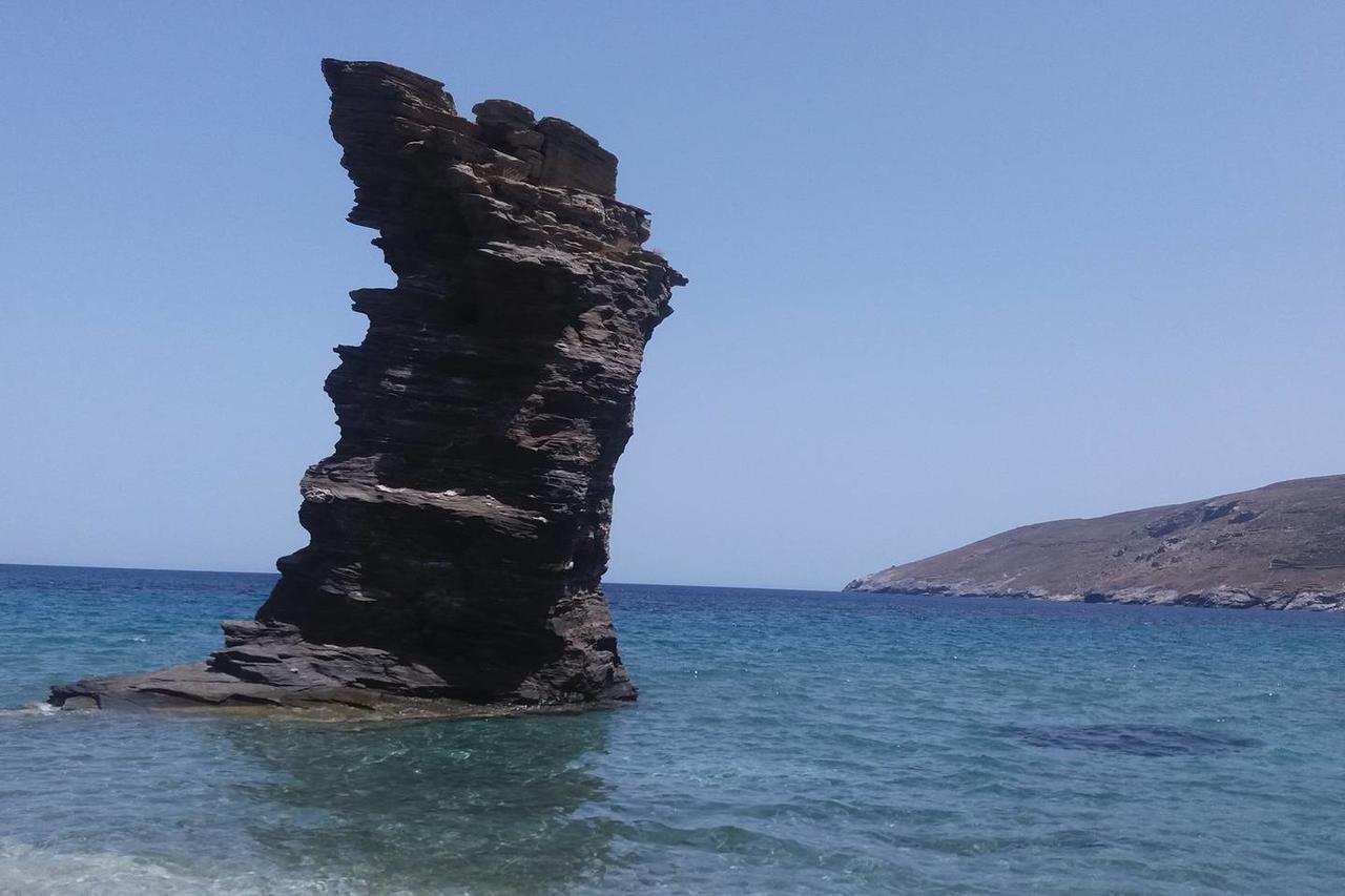 "Aura" Apt In Stone Tower 1690 • Andros Aidonia  المظهر الخارجي الصورة
